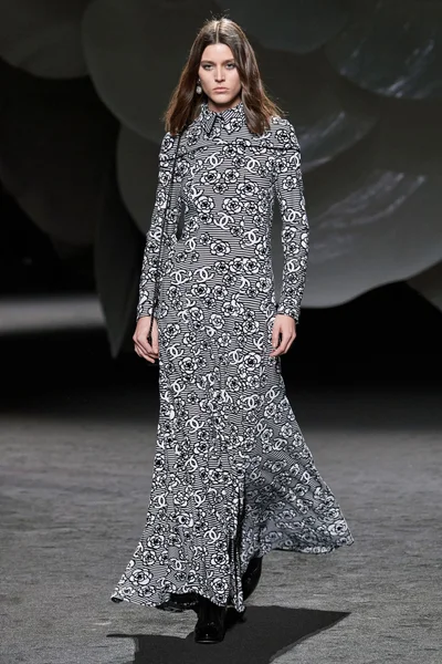 Look 3